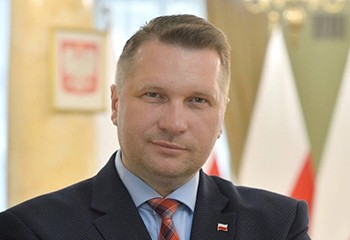 Qui est Przemyslaw Czarnek, le ministre de l’Éducation polonais qui compare l’homosexualité au nazisme