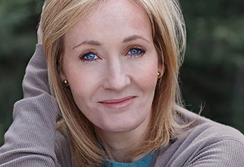 Selon la BBC, l’essai transphobe de J. K. Rowling est « un des meilleurs écrits » de 2020