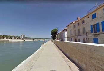 À Arles, deux garçons s'embrassent et sont poussés dans le Rhône