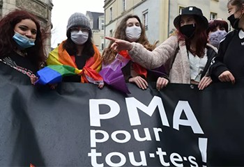 Rejet au Sénat de la PMA pour toutes : les associations LGBT et de célibataires furieuses