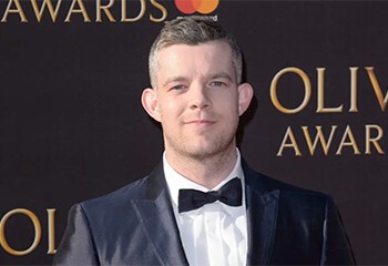 Russell Tovey (« Years and Years ») raconte comme son père a voulu le « guérir » de son homosexualité