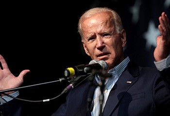 L’administration Biden interdit la discrimination anti-LGBT+ pour le logement