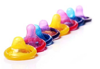 Les hommes ayant une relation extraconjuguale utilisent peu des préservatifs
