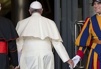 Vatican : l’homosexualité est un péché et les unions ne peuvent être bénies