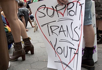 États-Unis : une lettre ouverte de 1500 parents contre les lois transphobes