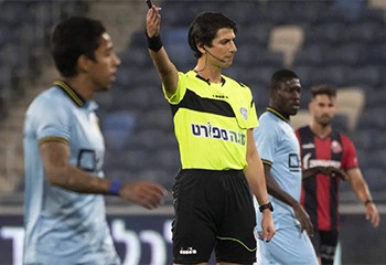 Israël : Pour la première fois, une arbitre transgenre en charge d’un match du championnat