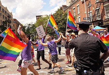 A New York, la marche des fiertés exclut la police du défilé