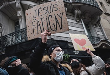 Des collectifs LGBT jugent la marche des fiertés "trop blanche"… et trop policière