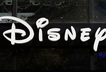 Etats-Unis : Disney attaqué en justice pour discrimination pendant le mois des fiertés