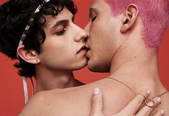 La Russie censure une campagne de Dolce & Gabbana comportant des baisers queer