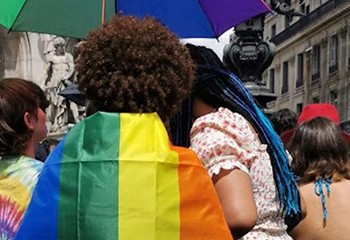 À la « contre-Pride » de Paris, l’antiracisme et l’anticapitalisme s’affichent à part