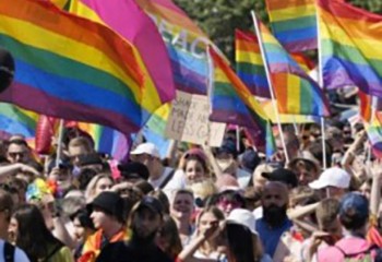 Pologne Des milliers de participants à la Gay Pride de Varsovie