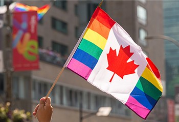 Canada : les député·es adoptent un projet de loi interdisant les thérapies de conversion