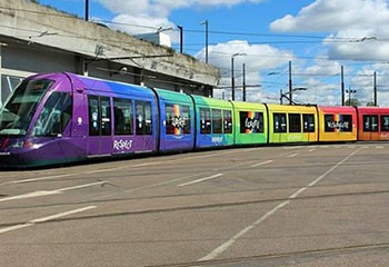 Pour la visibilité LGBT, le tramway arc-en-ciel de Strasbourg reste définitif