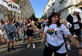 En Ukraine, une rave-party devant la présidence pour les droits des personnes LGBT+