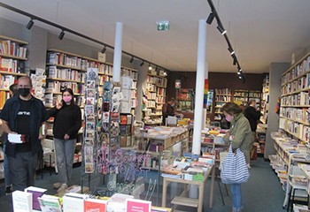 Paris : la librairie LGBT Les Mots à la bouche a retrouvé le sourire dans le XIe