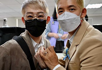 A Taïwan, le mariage d’un couple homosexuel taïwanais-macanais symbole d’une avancée