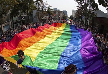 Tchétchénie : Salman raconte comment il a été torturé et utilisé pour piéger des personnes LGBTQ+