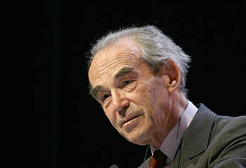 Dépénalisation de l'homosexualité : 40 ans après, Robert Badinter nous raconte