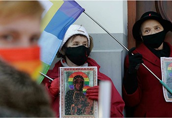 Pologne: trois militantes LGBT+ accusées d'offense à la Vierge Marie définitivement acquittées