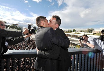 Grand débat national, RIC… : le mariage pour tous peut-il être abrogé ?