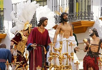 En Andalousie, Passion religieuse mais discrétion obligatoire pour la communauté gay