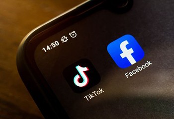 Facebook et TikTok condamnés pour "propagande" LGBT par la Russie