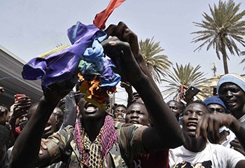 Au Sénégal, trois hommes arrêtés après l’agression présumée homophobe d’un étranger