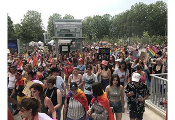 Près de 3 000 personnes à la Marche des fiertés à Caen