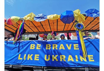 "Laissez l'homophobie à Poutine !" : la Pride d'Ukraine marche à Varsovie
