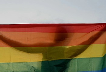 Laval : des inscriptions homophobes retrouvées sur un passage piéton aux couleurs LGBT