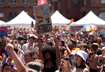 Marche des fiertés LGBT+ : des dizaines de milliers de personnes à Toulouse, Marseille et Saint-Etienne