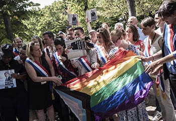 Homophobie: à Paris, des militants dénoncent «l’ambiguïté» et le «pinkwashing» du gouvernement