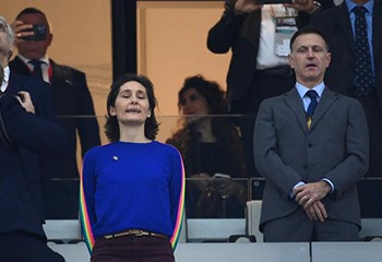 Coupe du monde 2022 : avec son pull arc-en-ciel, la ministre des Sports voulait exprimer son engagement