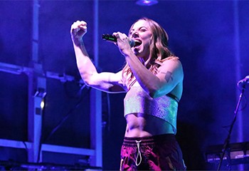 Critiquant les mesures anti-LGBT de la Pologne, l'ex-Spice Girl Mel C annule son concert