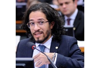 Brésil Un député gay renonce à son mandat et s'exile après des menaces de mort