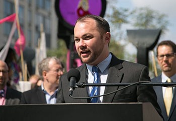 Qui est Corey Johnson, candidat potentiel à la mairie de New York, ouvertement homosexuel et séropositif ?