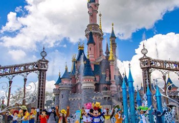 Disneyland Paris accueillera sa première parade LGBT en juin